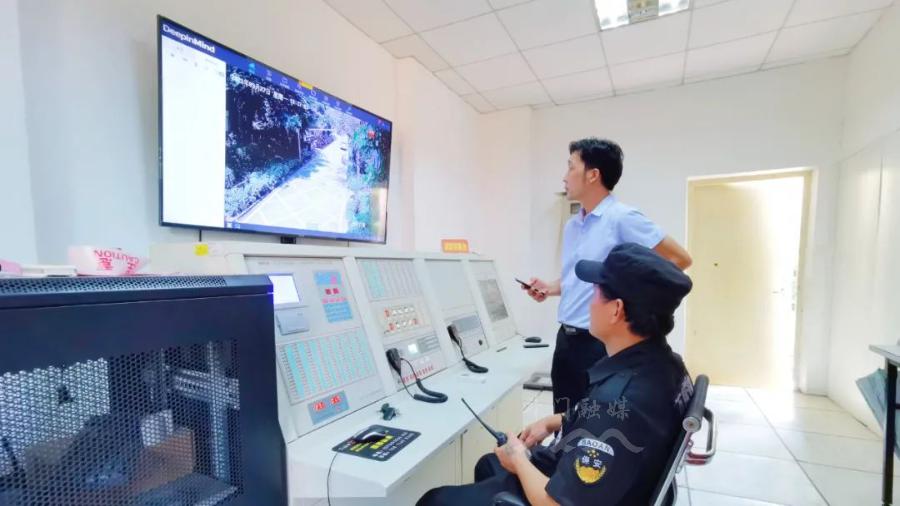 睿聯(lián)大屏幕互動投影建設(shè)武漢公安局安防監(jiān)控指揮中心